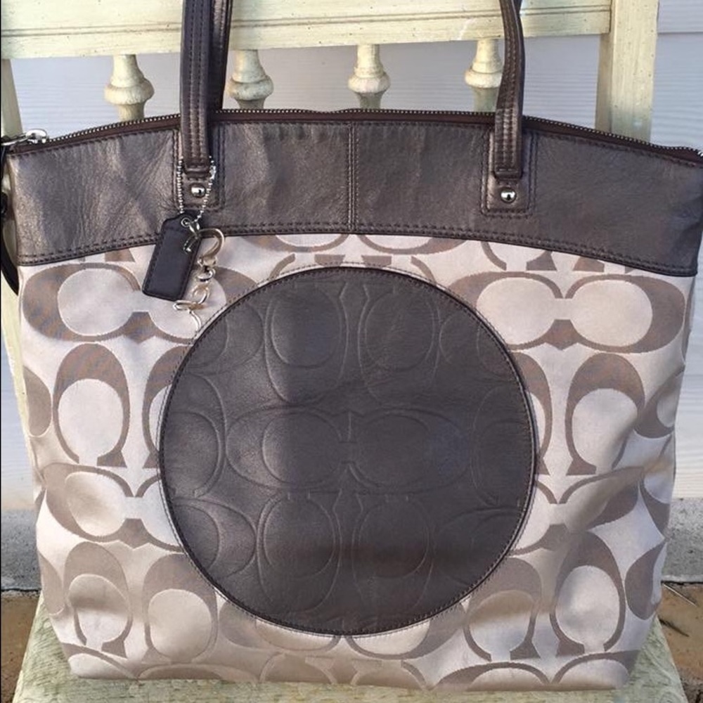 Large Brown Coach Laura Tote Purse (Ad for one)